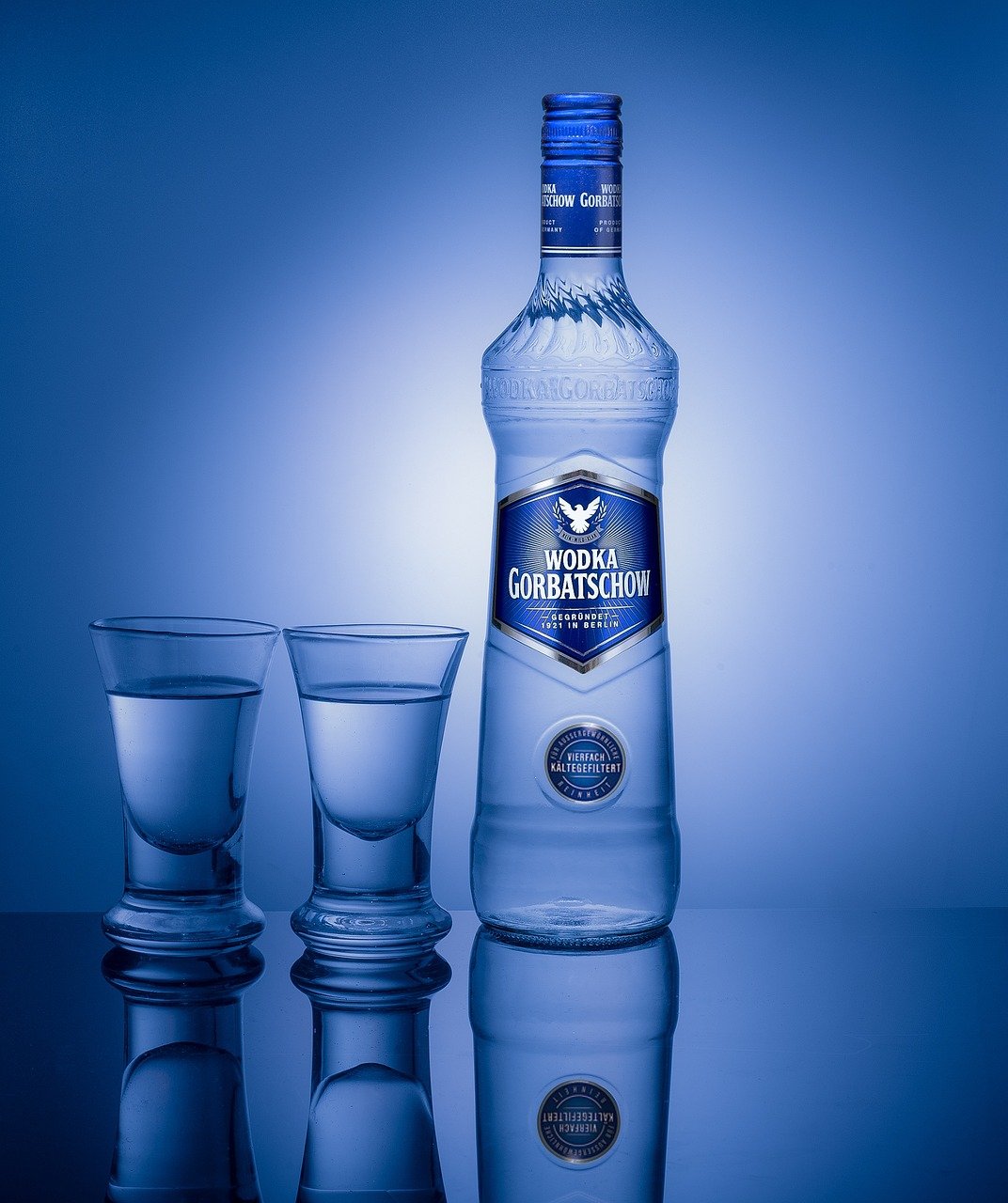 vodka, bottle, glasses-4667049.jpg